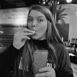 Meet your posher, Kaitlyn!